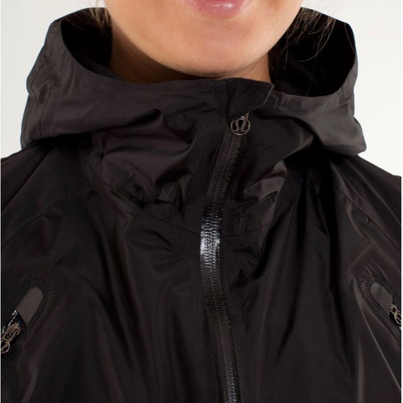 EUC Lululemon Run: Black Make It Rain Jacket- Size 6 - Picture 6 of 16